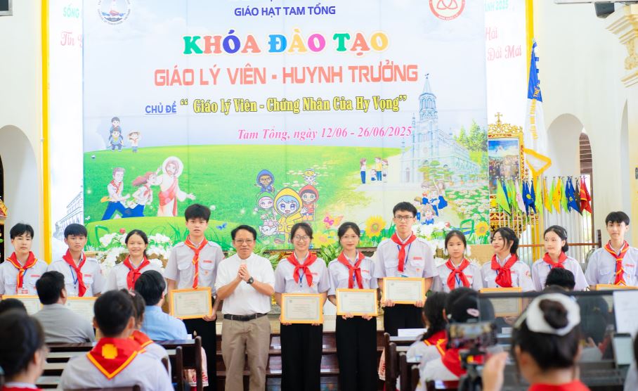 giao hat tam tong    be mac khoa dao tao glv  huynh truong he 2025