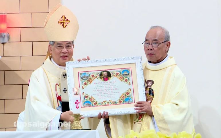 giao xu phat diem han hoan mung ngan khanh linh muc nhac si roco nguyen duy