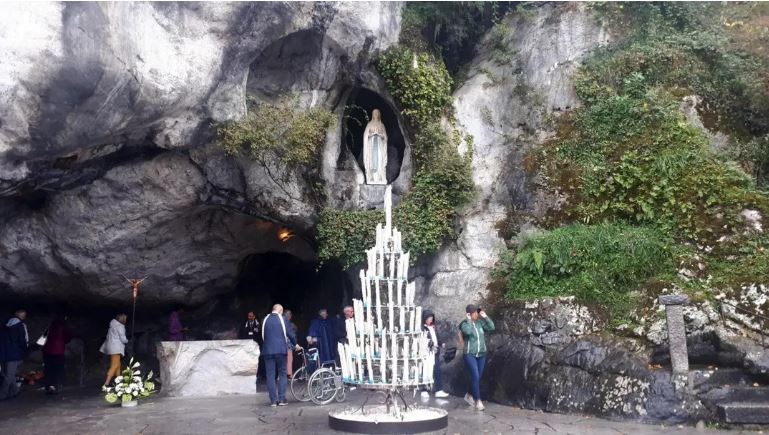 lan dau tien gioi tre roma se tham gia cuoc hanh huong cua giao phan den lo duc