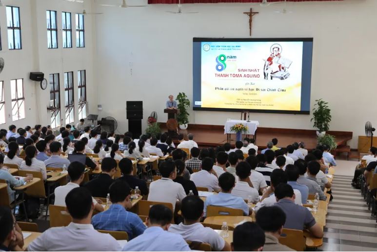 hoi thao “pham gia con nguoi vo han di san thanh toma”