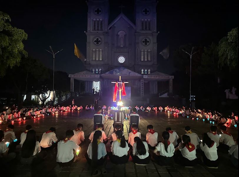 khoa dao tao glv – ht giao hat huu le cu hanh buoi cau nguyen taize