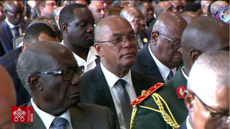 tong du angola duc thanh cha gap go gioi chuc chinh quyen xa hoi dan su va ngoai giao doan