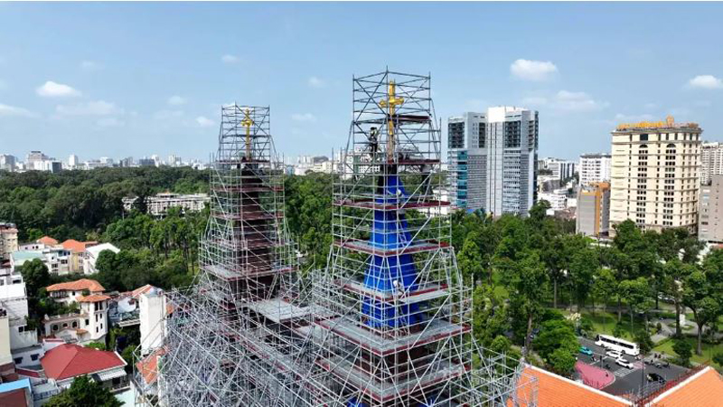 dat hai thanh gia len dinh thap kem nha tho chinh toa duc ba sai gon 1932026