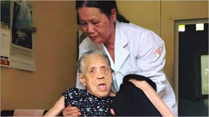 trong duc tin va duc ai cac nu tu viet nam phuc vu cac nan nhan mac benh phong