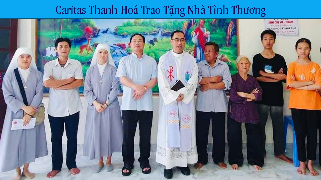 caritas thanh hoa trao tang nha tinh thuong cho gia dinh neo dau tren song nuoc
