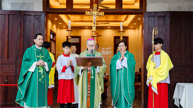 giao ho da qua giao xu tien thon lam phep nha muc vu tuong dai thanh giuse nui duc me va thanh le ta on dat vien da dau tien xay dung nha tho