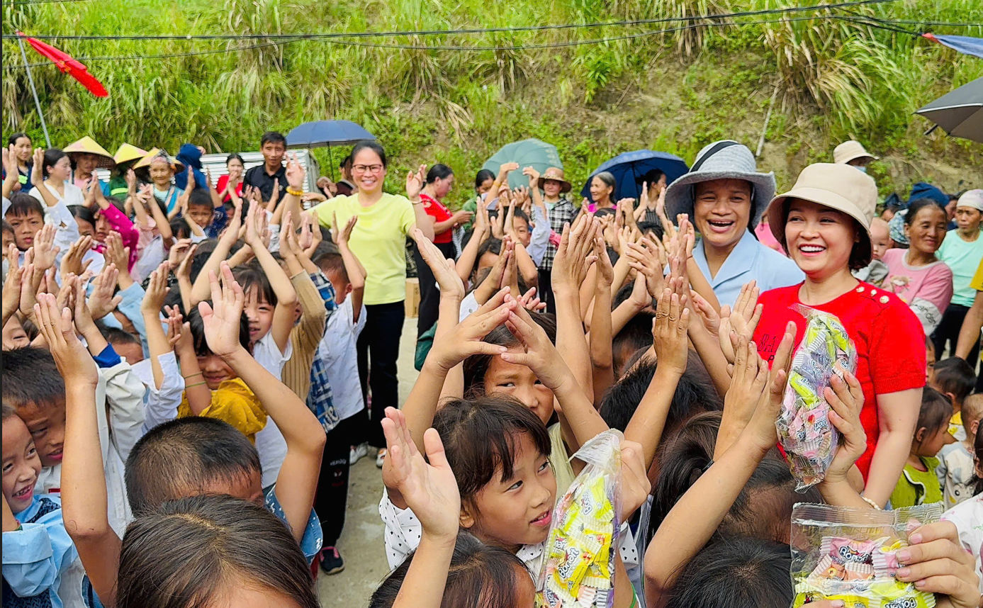 caritas thanh hoa tinh nguoi toa sang tren vung nui cao muong lat