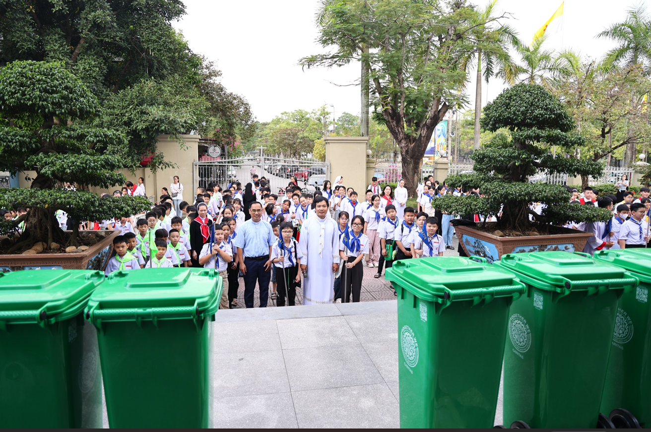 thieu nhi thanh the va thong diep laudato si hat giong xanh gieo vao long cac em gx chinh toa thanh hoa