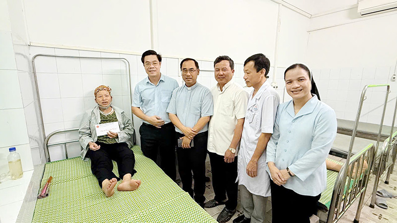 caritas thanh hoa noi tinh yeu buoc ra tu cung thanh