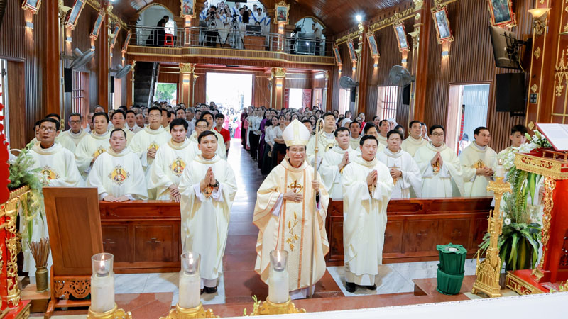 giao xu truong xa han hoan mung le thanh vinh son phaolo – bon mang giao xu
