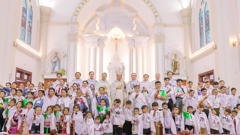 giao xu quan ngoc duc cha giuse nguyen duc cuong cu hanh thanh le mung kinh thanh phaolo tong do tro lai – bon mang giao xu va cu hanh bi tich rua toi cho 66 anh chi em du tong