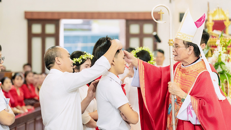 ???????giao xu ke ben 63 em thieu nien lanh nhan hong an chua thanh than