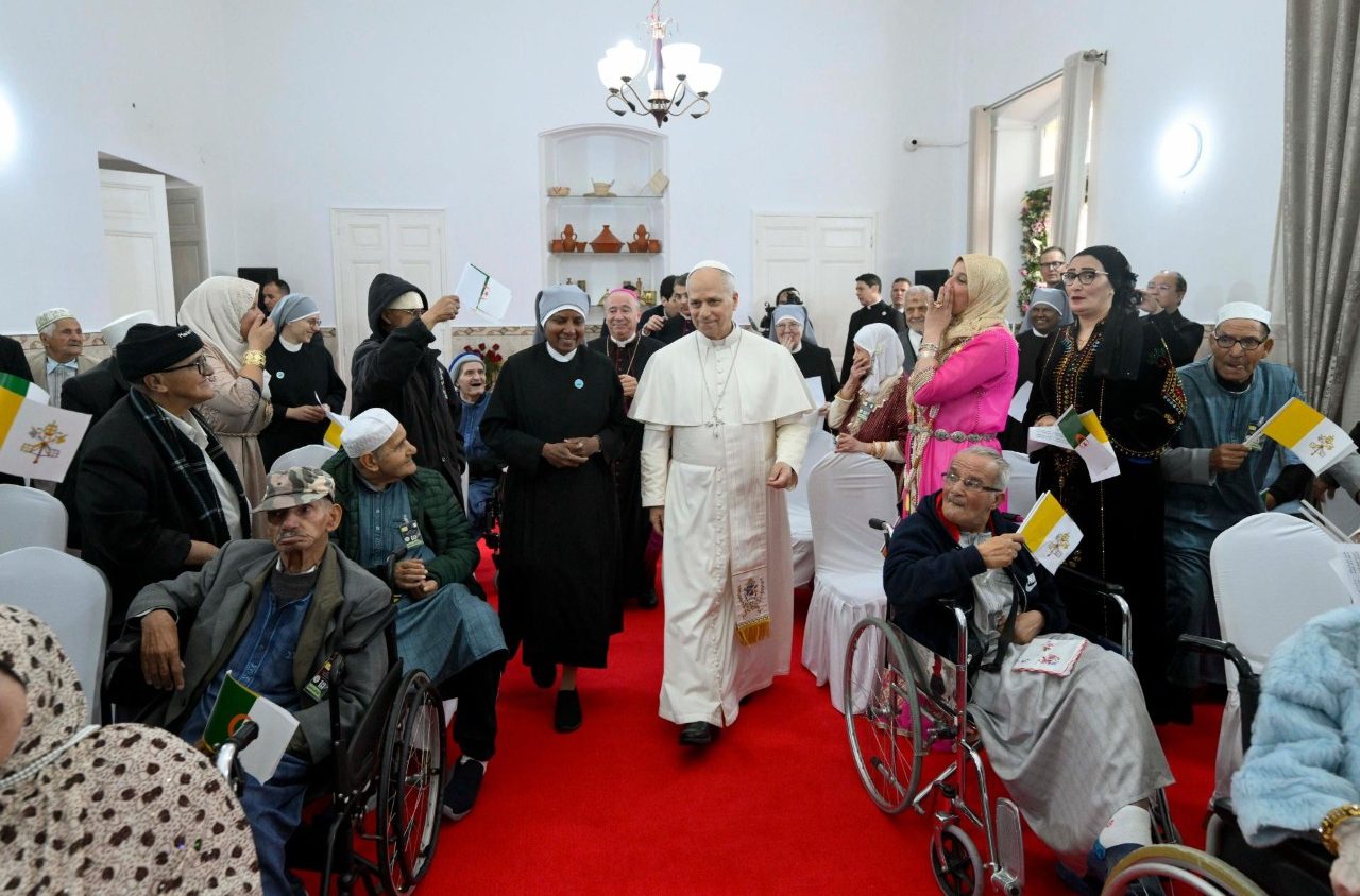 tong du algeria duc thanh cha tham nha duong lao cua dong tieu muoi nguoi ngheo