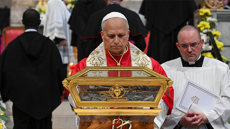 duc thanh cha cu hanh phung vu loi chua tai nha tho san pietro in ciel d’oro