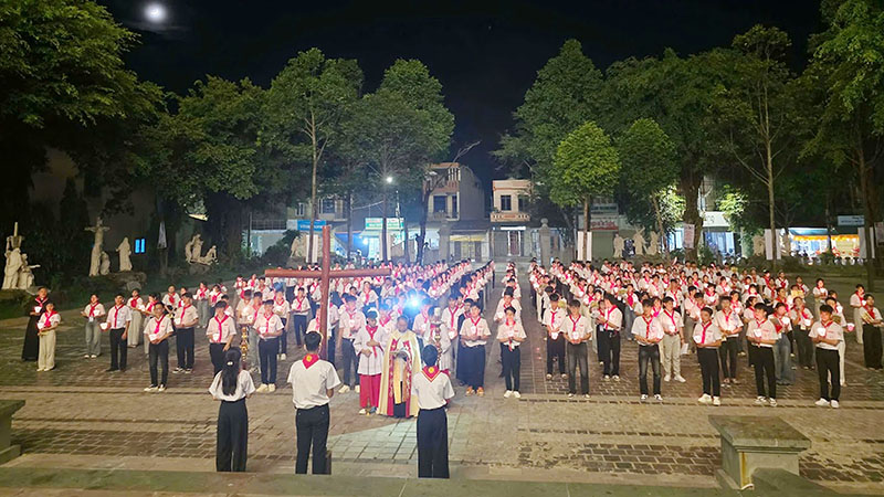 giao hat huu le khoa dao tao giao ly vien   huynh truong di dang thanh gia trong the
