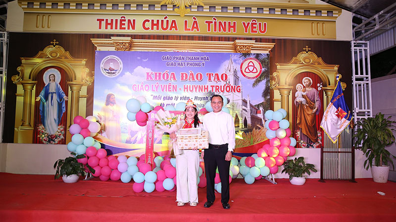 giao hat phong y  tieng chuong ngan trong dem he