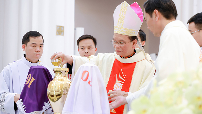 ???????giao phan thanh hoa thanh le lam phep dau tai nha tho chinh toa