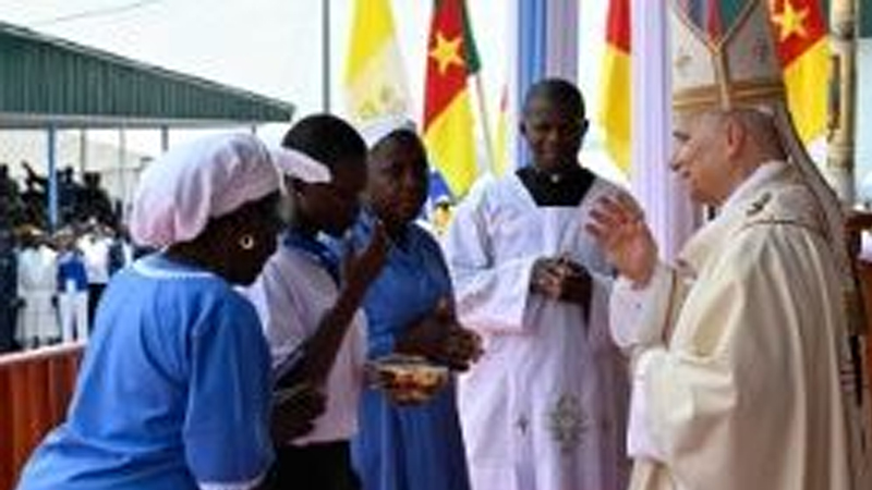 ???????tong du camerun duc thanh cha cu hanh thanh le tai san van dong japoma o thanh pho douala