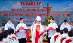 giao phan thanh hoa   thanh le ta on nhan dip khanh thanh dai chung vien phaolo le bao tinh