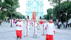 huu le cung me man coi buoc di trong duc tin va hiep nhat