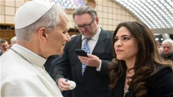 tu ewtn den vatican chi montse alvarado noi ve su bo nhiem lich su trong vai tro bo truong bo truyen thong   “viec thien chua dung toi nhu mot khi cu de thuc hien mot dieu lon lao nhu the khien toi thay minh vo cung nho be.”