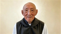 cha benedict chao   dan si xito cao tuoi nhat the gioi qua doi