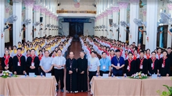 giao hat huu le don tiep phai doan duc cha va quy cha den tham chuong trinh dao tao giao ly vien va huynh truong