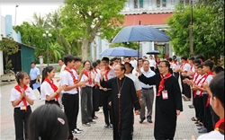 duc cha giuse nguyen duc cuong va phai doan tham vieng khoa dao tao giao ly vien va huynh truong tai cac giao hat tu 17 19.06.2025