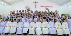 hoc vien lien dong thanh toma aquino   thanh le mung bon mang va trao bang tot nghiep