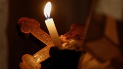 hai linh muc ecuador qua doi khi cuu hai thieu nhi bi duoi nuoc