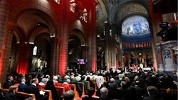 duc thanh cha gap go cong doan cong giao tai nha tho chinh toa duc me vo nhiem nguyen toi o monaco