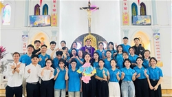 nhom sinh vien cong giao thanh hoa tai que nha tinh tam va thien nguyen mua chay 2026 voi chu de theo chua len doi canve