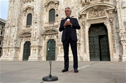 andrea bocelli chua phuc sinh va tieng hat cho niem hy vong tai thanh duong milano