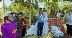 caritas thanh hoa cung ba con vung lu vuot qua kho khan