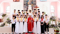 giao xu ngoc long han hoan don nhan nhieu hong an trong thanh le ta on be mac tuan chau thanh the thay mat giao phan