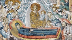 ferragosto tu le hoi roma co den dai le duc me hon xac len troi