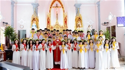 giao xu dong phuc thanh le ta on be mac tuan chau thanh the va ban bi tich them suc cho 45 em thieu nien