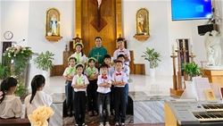 giao xu cu mon hong an lanh nhan bi tich hoa giai va ruoc le lan dau