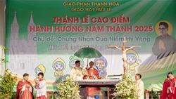 giao hat huu le cu hanh thanh le ngay cao diem hanh huong nam thanh va be mac thang hoa kinh duc me