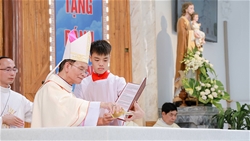 giao xu dai loi thanh le cung hien ban tho moi va ky niem 10 nam cung hien nha tho