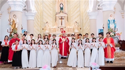 giao xu ke rua duc tong giuse nguyen chi linh chu su thanh le be mac tuan chau va ban bi tich them suc cho 19 em thieu nien