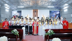 giao xu ngoc lac thanh le ta on be mac tuan chau thanh the va ban bi tich them suc cho 25 em thieu nien