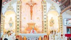 giao xu ke lang duc tong giuse nguyen chi linh cu hanh thanh le ta on cung hien ban tho va lam phep nha tho co   mung ky niem 150 nam xay dung nha tho va 160 nam thanh lap giao xu