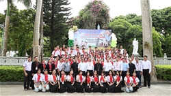 khoa dao tao giao ly vien    huynh truong he 2026 giao hat phong y han hoan chao don duc cha va quy cha vieng tham