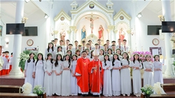 giao xu da nam thanh le ta on be mac tuan chau thanh the va cu hanh bi tich them suc cho 39 em thanh thieu nien