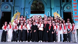 khoa dao tao giao ly vien – huynh truong giao hat huu le dem thi rung chuong vang day y nghia