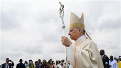 duc thanh cha leo xiv cu hanh thanh le be mac chuyen tong du camerun 184