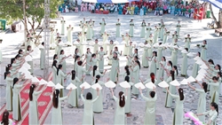 giao xu phuoc nam ngay dang hoa hiep thong kinh duc me man coi lien giao xu