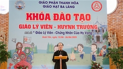 duc cha giuse nguyen duc cuong vieng tham khoa dao tao giao ly vien he 2025 tai giao hat ba lang