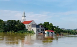 tinh nguoi am ap giua mua nuoc lu